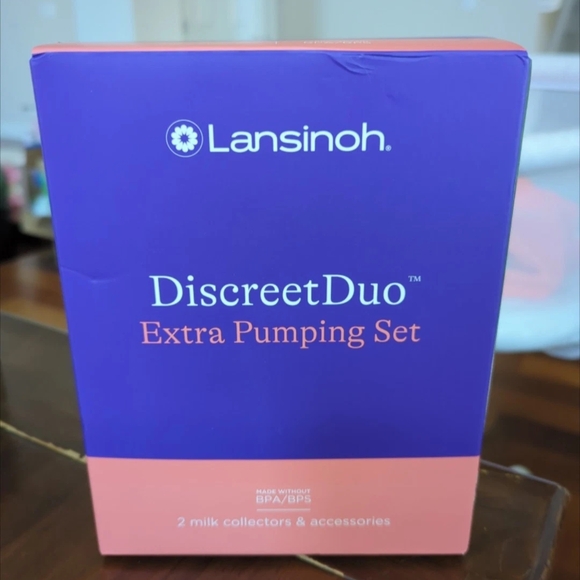 Lansinoh DiscreetDuo Breastfeeding Essentials Set - Purple and Pink - Picture 1 of 3